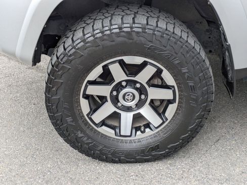 Used 2018 Toyota 4Runner TRD Off-Road Premium AWD/4WD image 11