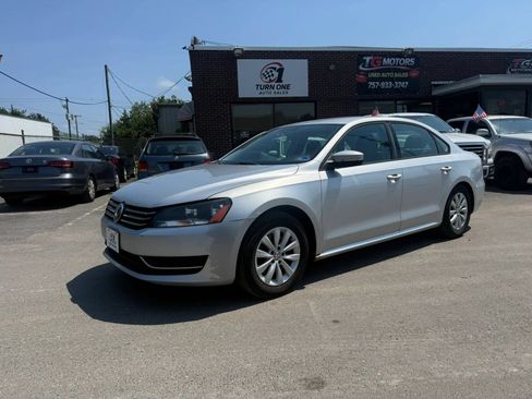 Used 2013 Volkswagen Passat 2.5 S FWD image 1