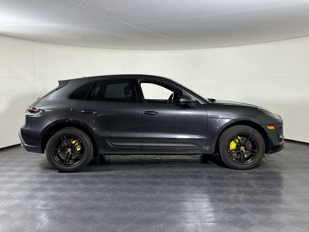 Certified 2023 Porsche Macan AWD/4WD image 8