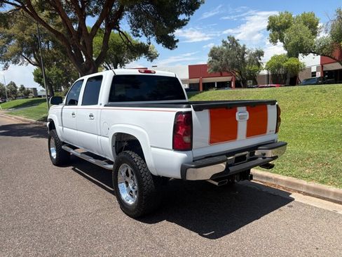 Used 2007 Chevrolet Silverado 1500 LT w/ Onstar Plus Package AWD/4WD image 3