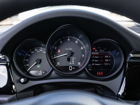 Certified 2025 Porsche Macan image 15