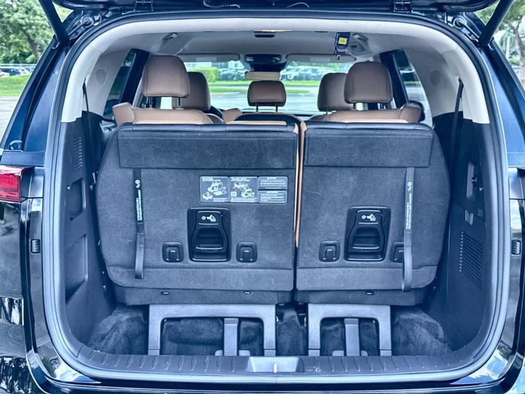 Used 2024 Kia Carnival EX FWD image 25