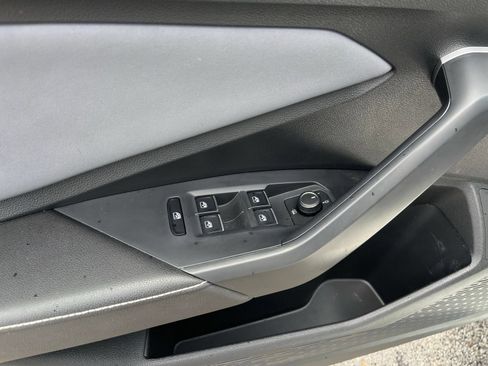 Certified 2025 Volkswagen Jetta SE FWD image 12