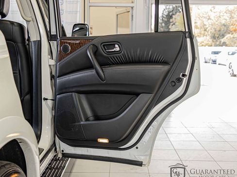 Used 2019 Nissan Armada Platinum image 44