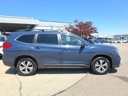 Certified 2023 Subaru Ascent Premium w/ Convenience Package AWD/4WD image 9