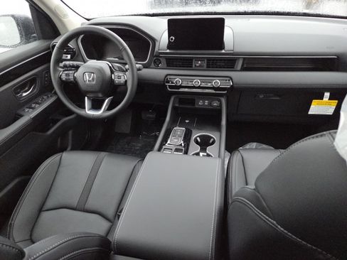 New 2025 Honda Pilot Touring image 26