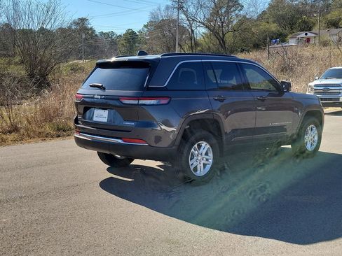 New 2025 Jeep Grand Cherokee Laredo image 3
