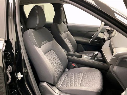 Certified 2025 Nissan Kicks SV image 6