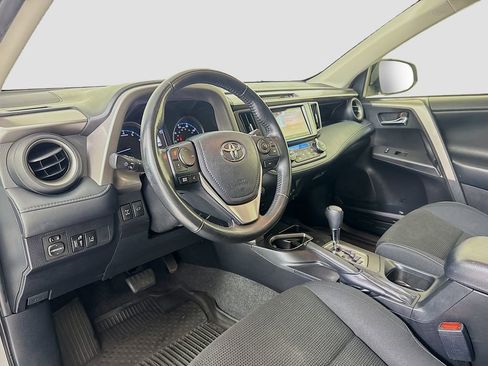 Used 2018 Toyota RAV4 XLE AWD/4WD image 10