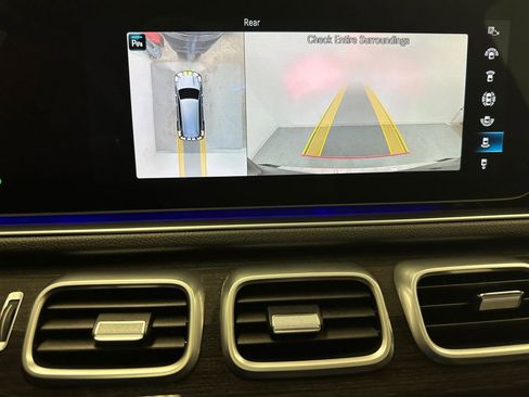 Used 2023 Mercedes-Benz GLS 450 4MATIC image 25