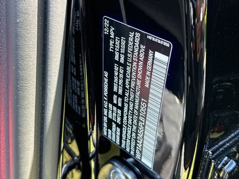 Certified 2023 Porsche Macan Turbo AWD/4WD image 33