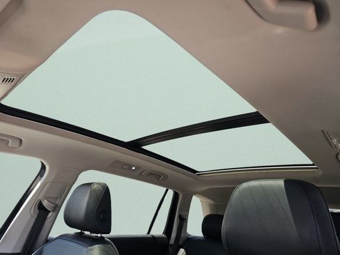 Used 2019 Volkswagen Tiguan SE w/ Panoramic Sunroof Package AWD/4WD image 8