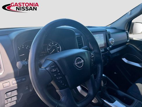 Used 2024 Nissan Frontier SV w/ Technology Package image 11