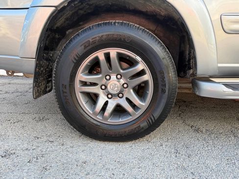 Used 2004 Toyota Sequoia SR5 AWD/4WD image 11