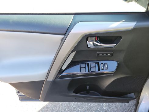 Used 2016 Toyota RAV4 Limited image 20
