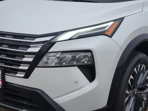 New 2026 Nissan Rogue Platinum image 5