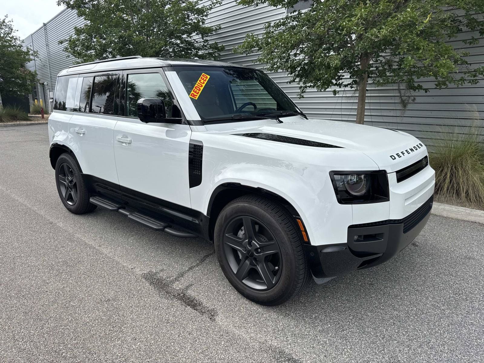 Certified 2026 Land Rover Defender 110 X-Dynamic SE AWD/4WD image 4