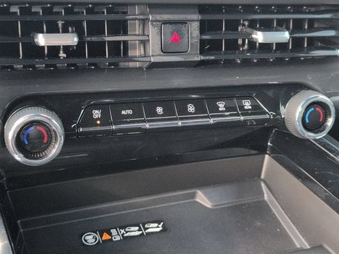 Used 2025 Chevrolet Suburban Premier AWD/4WD image 22