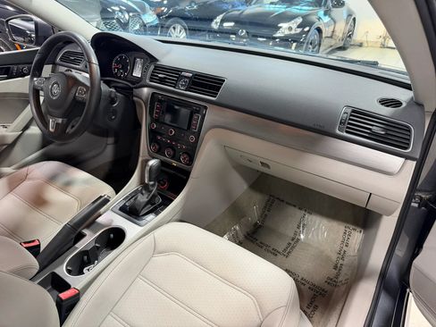 Used 2015 Volkswagen Passat TDI SE FWD image 13