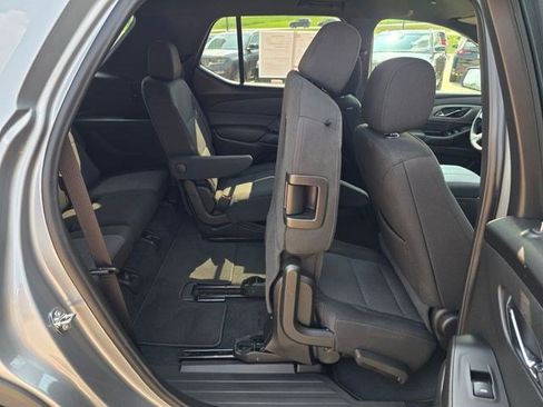 Used 2023 Chevrolet Traverse LT AWD/4WD image 16