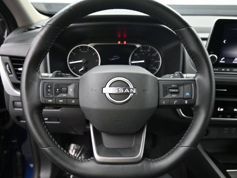 Used 2025 Nissan Rogue SV FWD image 13
