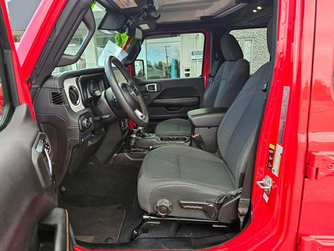 Used 2024 Jeep Wrangler Unlimited Sahara AWD/4WD image 17