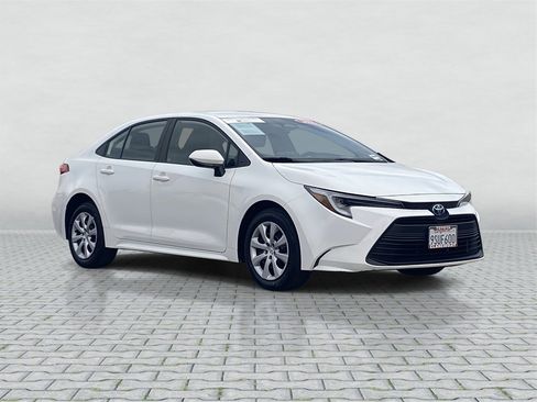 Certified 2025 Toyota Corolla LE image 10