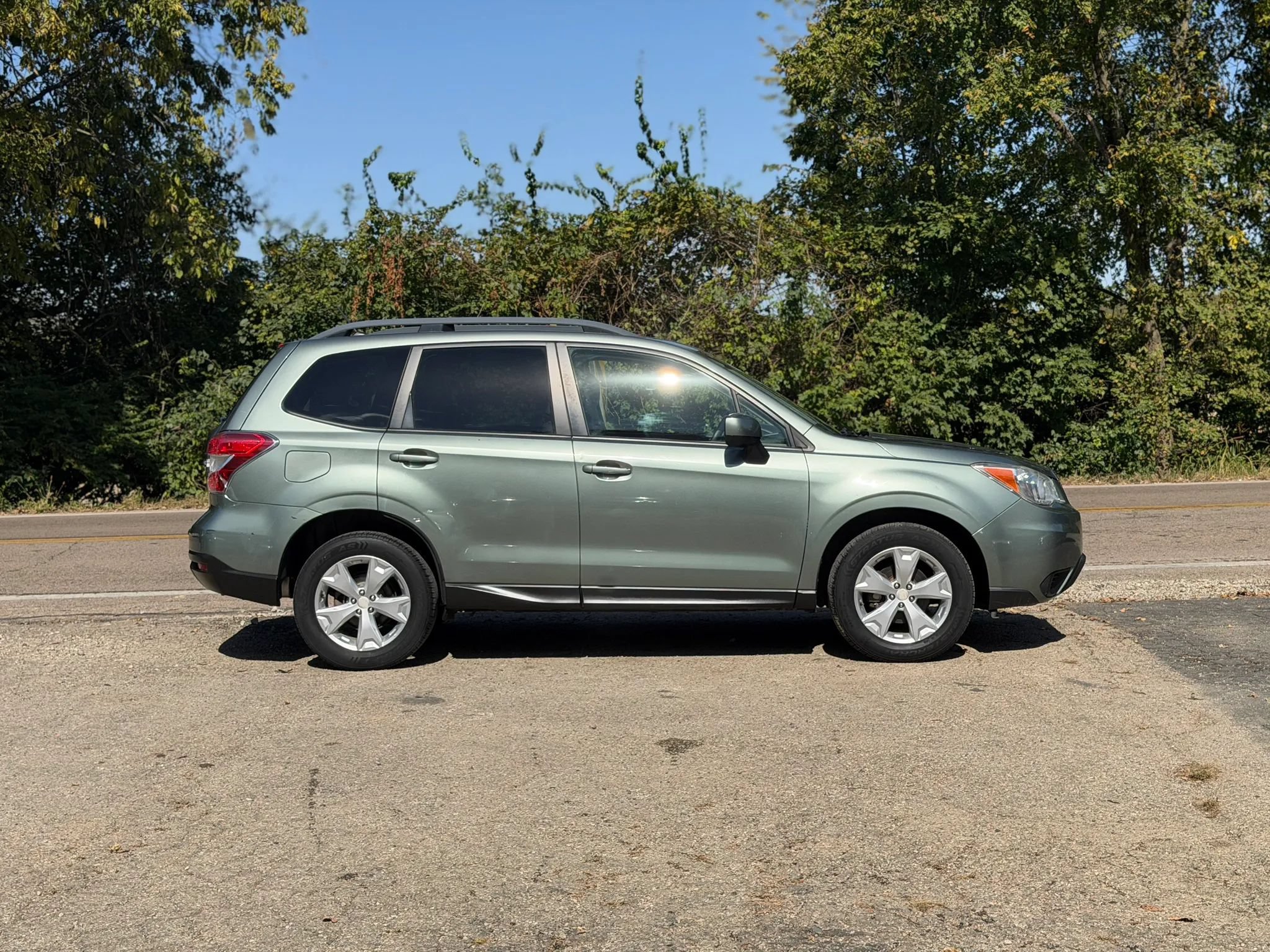 Used 2014 Subaru Forester 2.5i Premium w/ Popular Package #1 AWD/4WD image 4