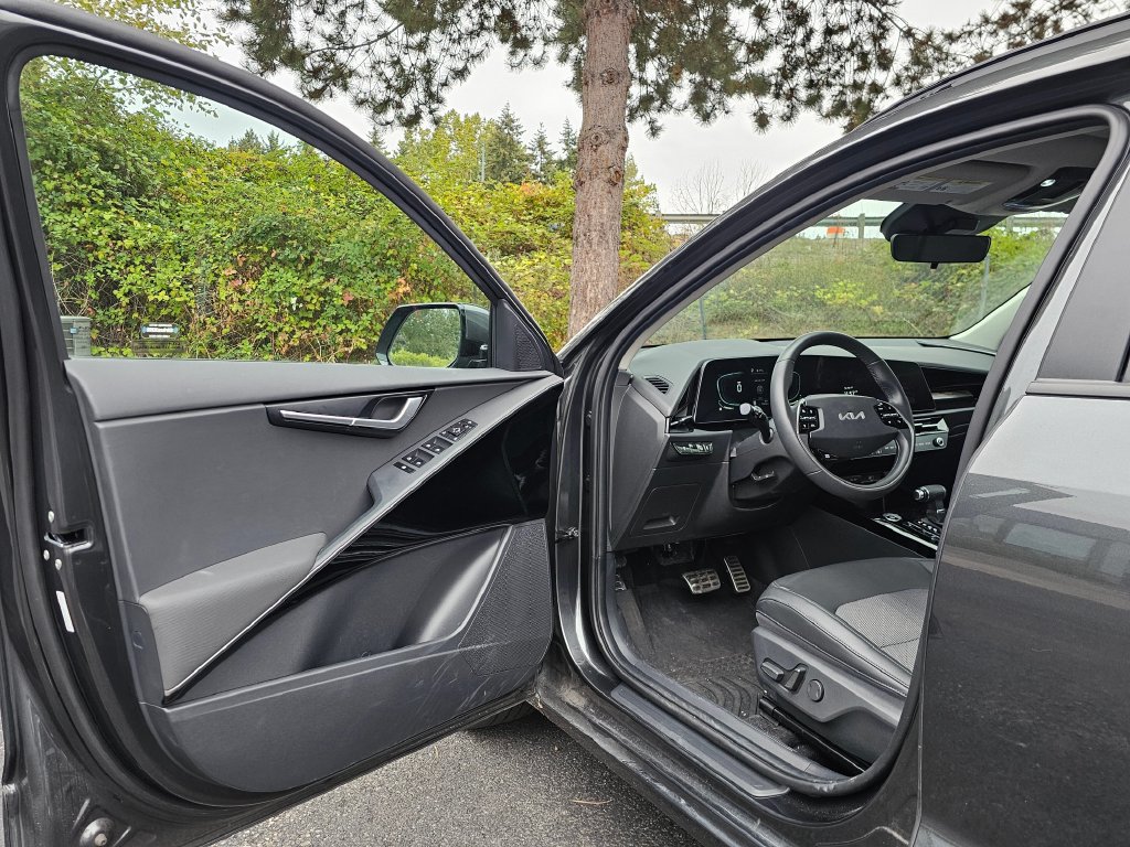 Used 2023 Kia Niro EX Touring FWD image 19