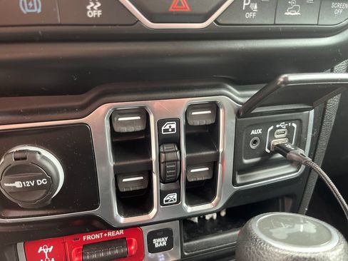 Used 2022 Jeep Wrangler Unlimited Rubicon 4xe w/ Cold Weather Group AWD/4WD image 29