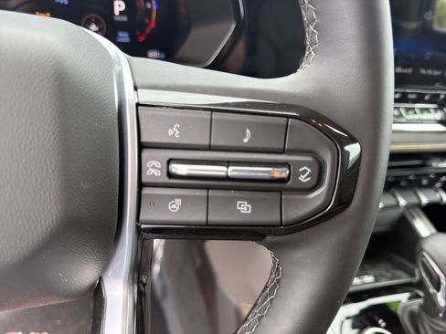 Used 2026 Chevrolet Colorado ZR2 w/ Technology Package AWD/4WD image 19