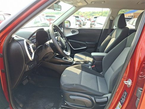 Used 2023 Kia Soul LX image 13