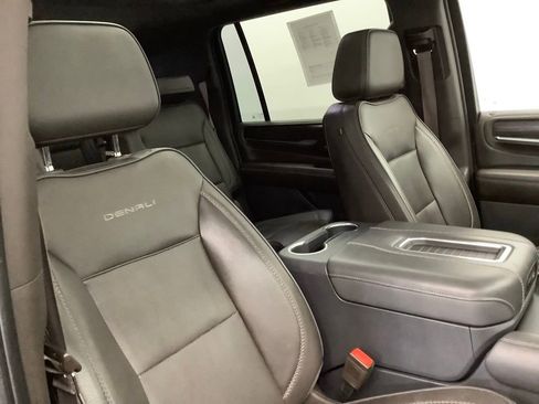 Used 2022 GMC Yukon XL Denali w/ Denali Premium Package AWD/4WD image 31