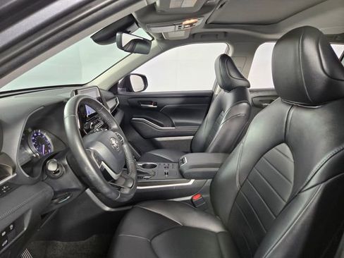Used 2023 Toyota Highlander XLE image 15