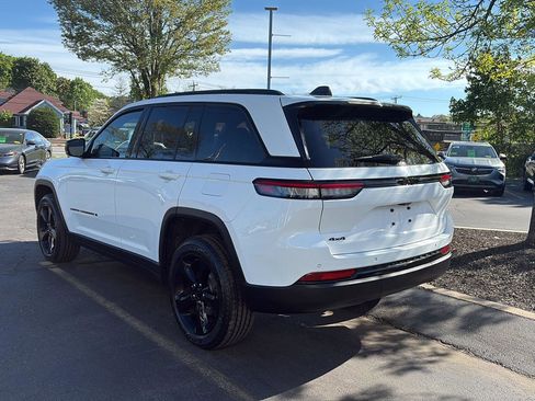 Used 2023 Jeep Grand Cherokee Altitude AWD/4WD image 5