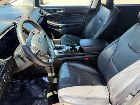 Used 2018 Ford Edge Titanium w/ Technology Package FWD image 17