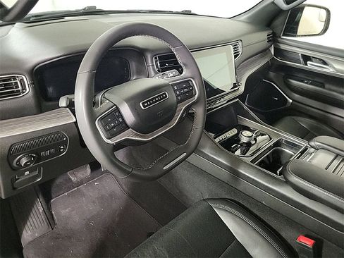 Used 2024 Jeep Wagoneer Series III image 17