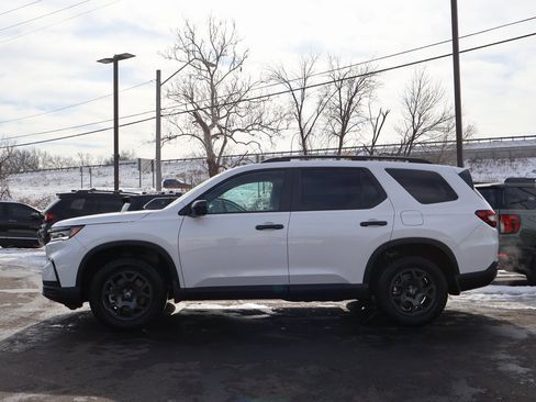 Certified 2025 Honda Pilot TrailSport image 4