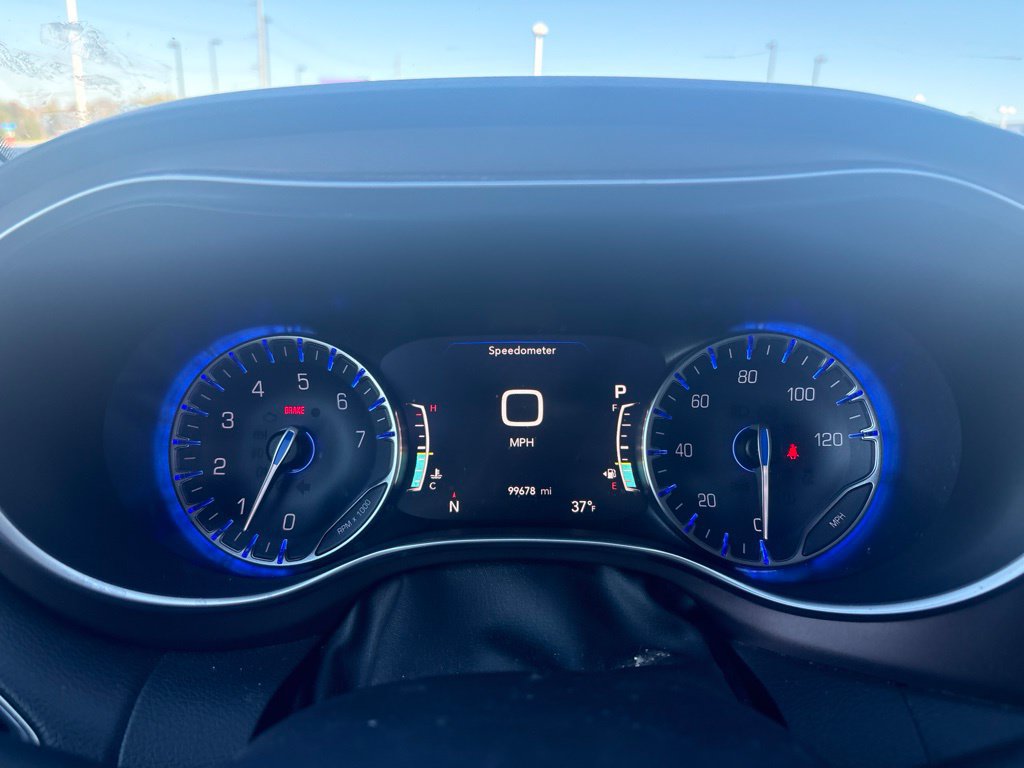 Used 2019 Chrysler Pacifica Touring-L Plus FWD image 19