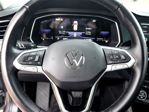 Used 2023 Volkswagen Jetta SE image 17