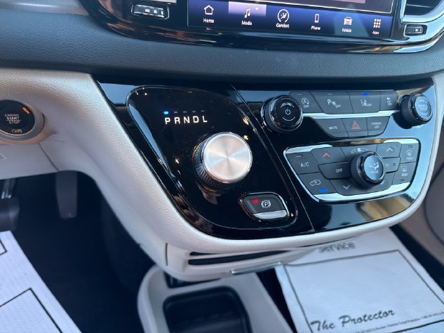 Used 2023 Chrysler Pacifica Touring-L FWD image 22