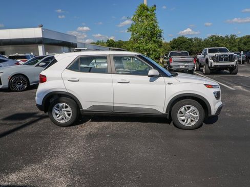 Used 2021 Hyundai Venue SE image 11