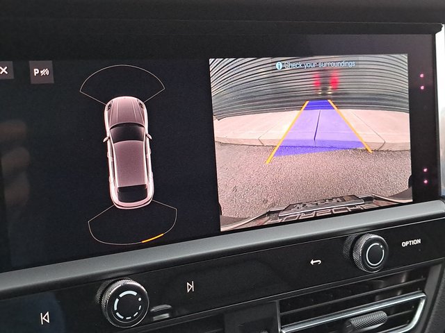 Certified 2025 Porsche Macan AWD/4WD image 30