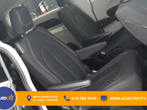 Used 2023 Chrysler Voyager LX FWD image 13