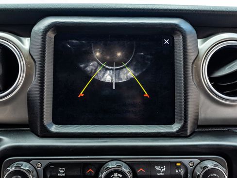 Used 2020 Jeep Wrangler Unlimited Sahara AWD/4WD image 25