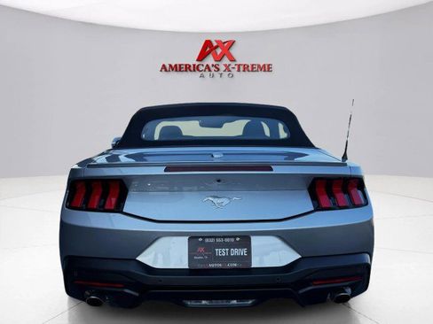 Used 2025 Ford Mustang Premium image 5