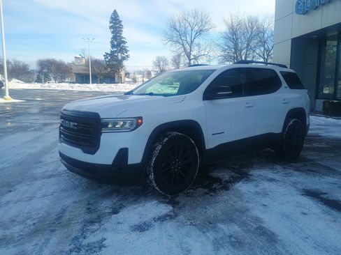 Used 2023 GMC Acadia SLT w/ Elevation Edition image 3