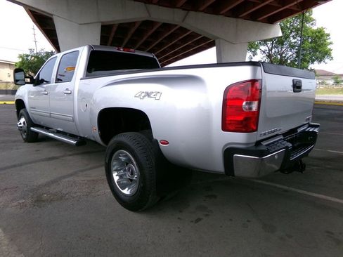 Used 2011 GMC Sierra 3500 SLT w/ SLT Convenience Package AWD/4WD image 8