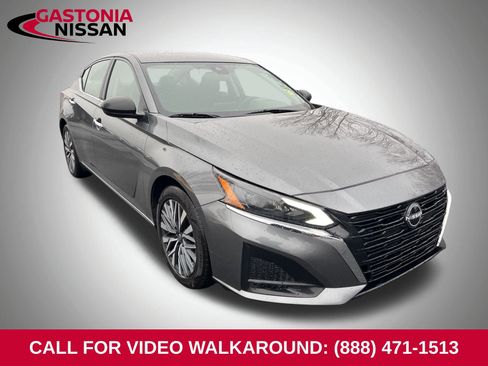 Used 2024 Nissan Altima 2.5 SV image 1