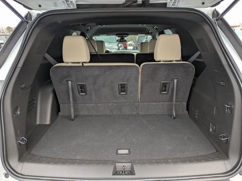 Used 2023 Chevrolet Traverse LS image 17